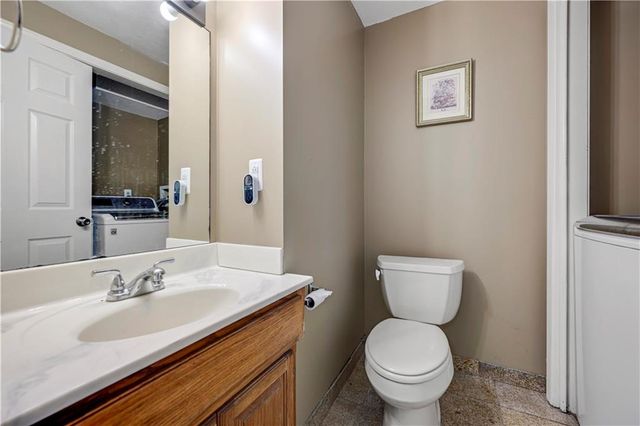 2400 NE Dale Hunter Drive, Lee's Summit, MO 64086