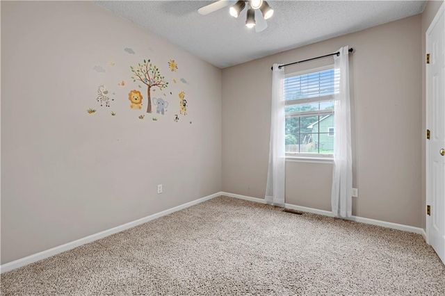 2400 NE Dale Hunter Drive, Lee's Summit, MO 64086