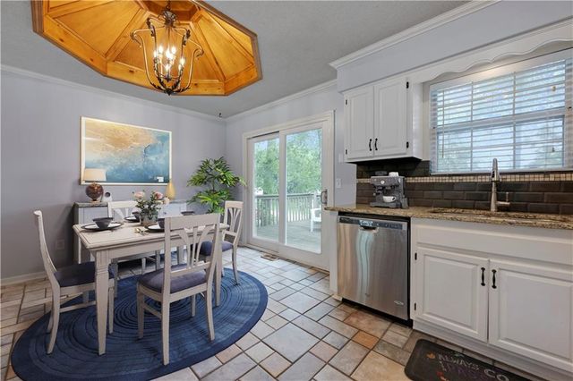 2400 NE Dale Hunter Drive, Lee's Summit, MO 64086