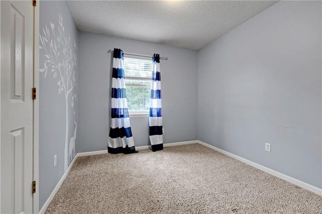 2400 NE Dale Hunter Drive, Lee's Summit, MO 64086