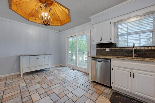 2400 NE Dale Hunter Drive, Lee's Summit, MO 64086