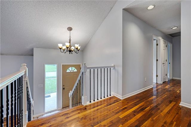 2400 NE Dale Hunter Drive, Lee's Summit, MO 64086