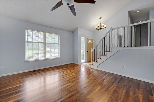 2400 NE Dale Hunter Drive, Lee's Summit, MO 64086