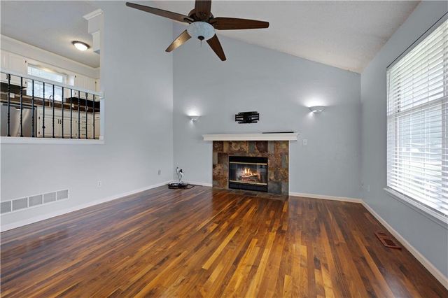 2400 NE Dale Hunter Drive, Lee's Summit, MO 64086
