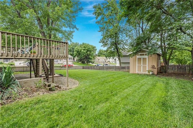 2400 NE Dale Hunter Drive, Lee's Summit, MO 64086