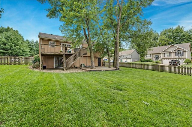 2400 NE Dale Hunter Drive, Lee's Summit, MO 64086