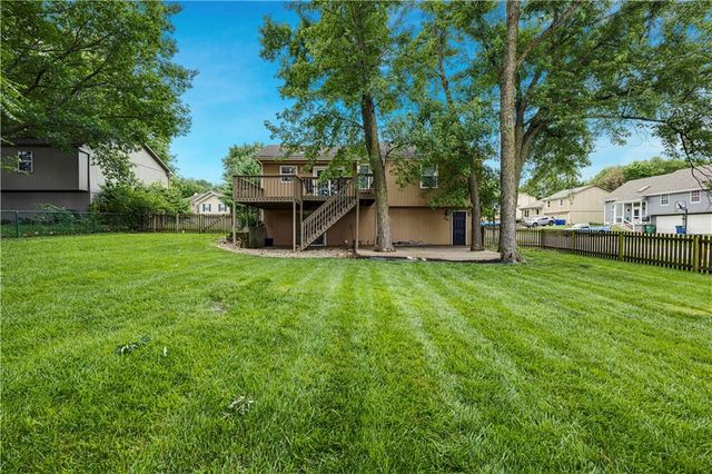 2400 NE Dale Hunter Drive, Lee's Summit, MO 64086