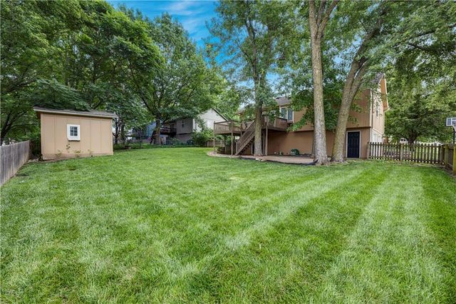 2400 NE Dale Hunter Drive, Lee's Summit, MO 64086