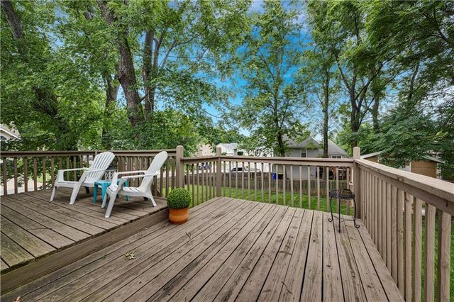 2400 NE Dale Hunter Drive, Lee's Summit, MO 64086