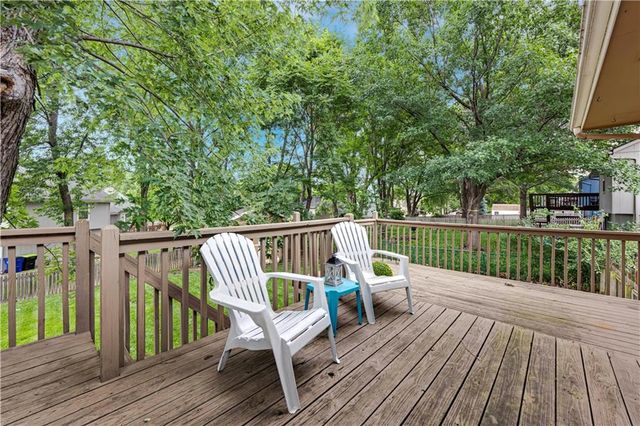 2400 NE Dale Hunter Drive, Lee's Summit, MO 64086