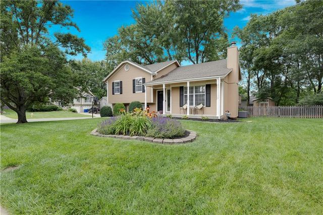 2400 NE Dale Hunter Drive, Lee's Summit, MO 64086