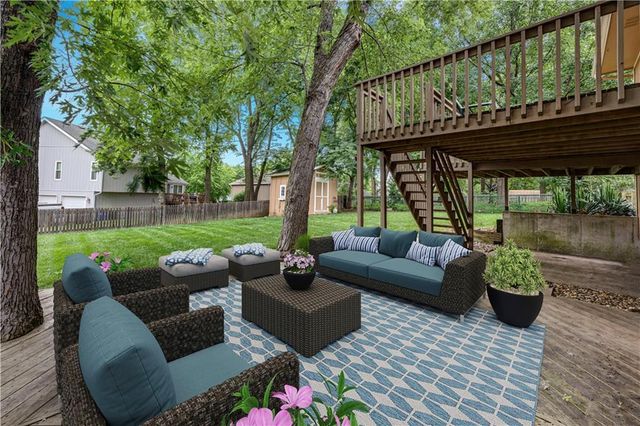 2400 NE Dale Hunter Drive, Lee's Summit, MO 64086