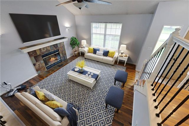 2400 NE Dale Hunter Drive, Lee's Summit, MO 64086