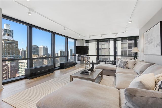 910 N Lake Shore Drive 2820, Chicago, IL 60611