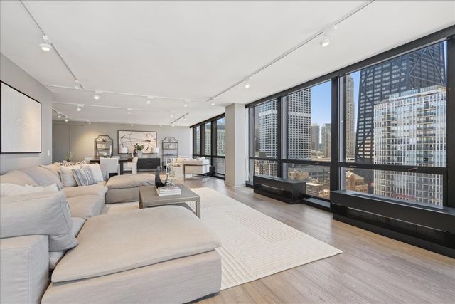 910 N Lake Shore Drive 2820, Chicago, IL 60611