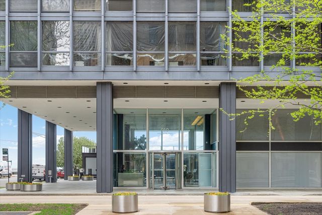 910 N Lake Shore Drive 2820, Chicago, IL 60611