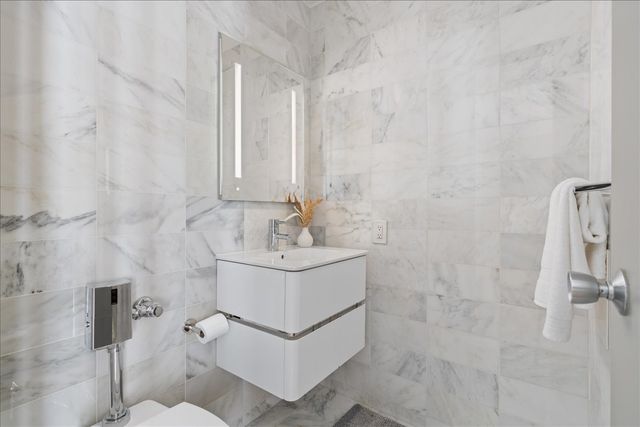 910 N Lake Shore Drive 2820, Chicago, IL 60611