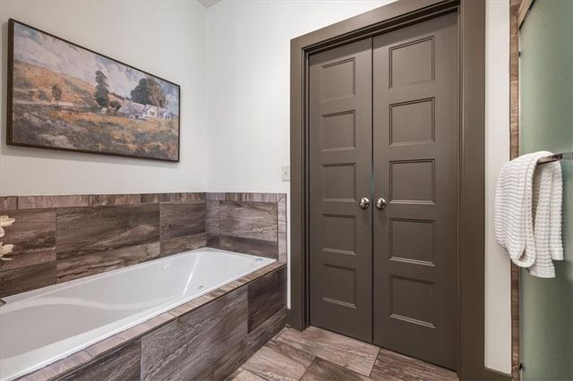14835 Meadow Lane, Leawood, KS 66224