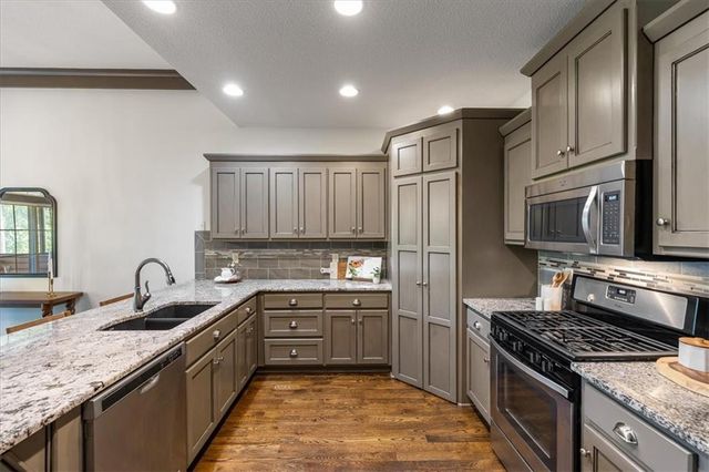 14835 Meadow Lane, Leawood, KS 66224