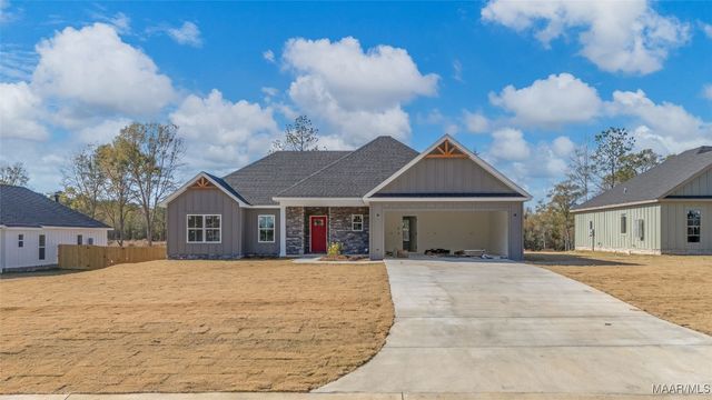 17 Lorie Lee Loop, Deatsville, AL 36022