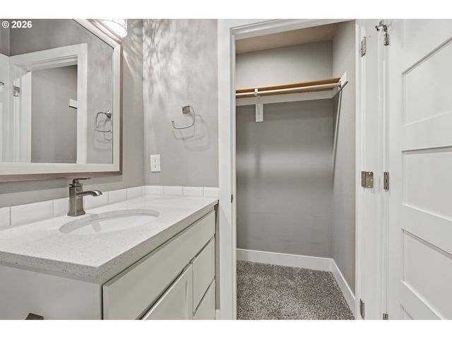 2215 Ne 88TH St, Vancouver, WA 98665