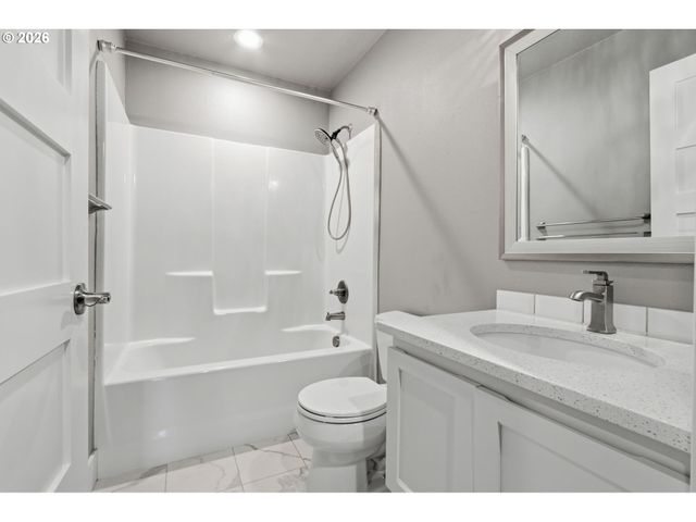 2215 Ne 88TH St, Vancouver, WA 98665