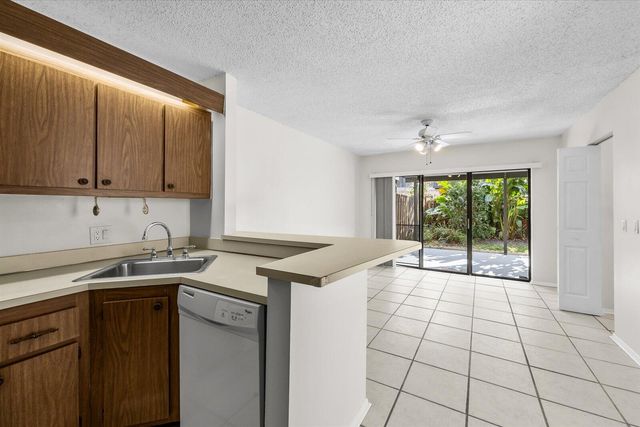 3548 Gardens East Drive B, Palm Beach Gardens, FL 33410