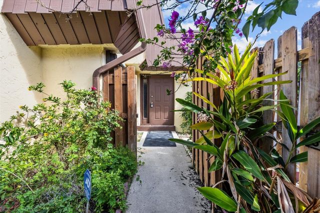 3548 Gardens East Drive B, Palm Beach Gardens, FL 33410