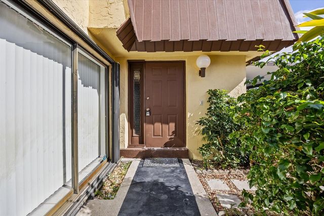 3548 Gardens East Drive B, Palm Beach Gardens, FL 33410