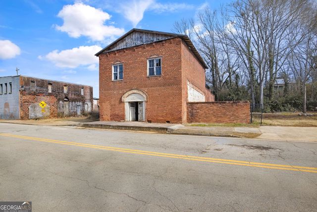 22 Church Street, Grantville, GA 30220