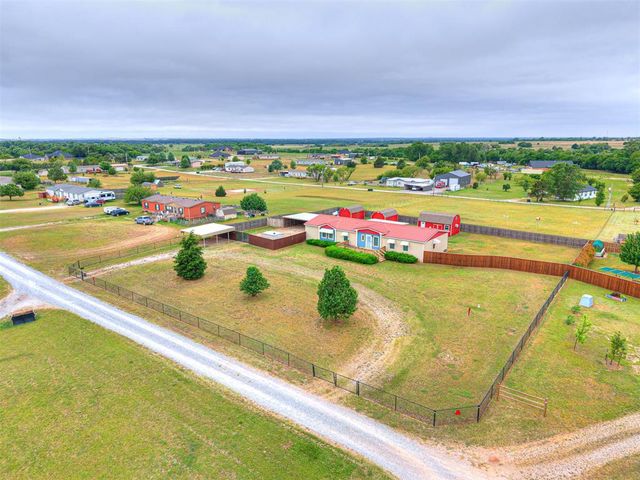 8911 N Hope Lane, Yukon, OK 73099