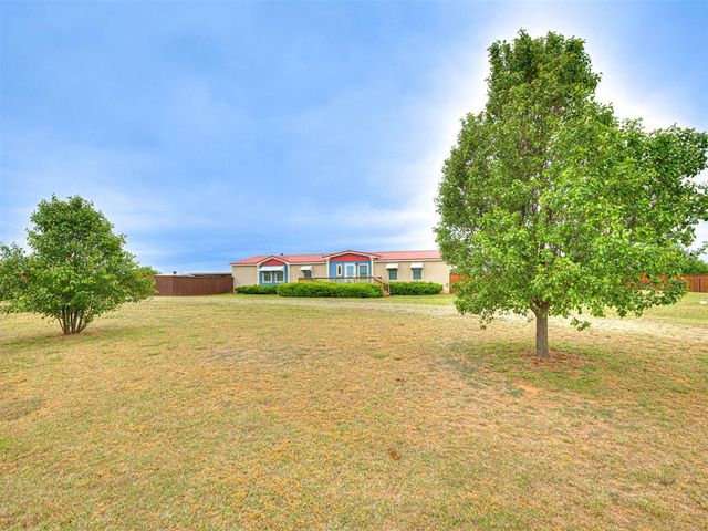 8911 N Hope Lane, Yukon, OK 73099