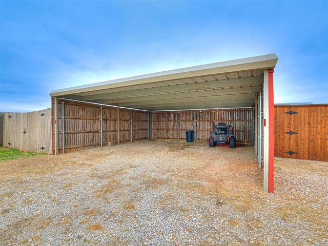 8911 N Hope Lane, Yukon, OK 73099