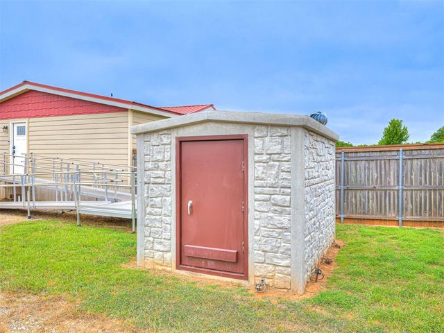 8911 N Hope Lane, Yukon, OK 73099