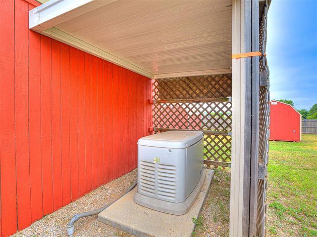 8911 N Hope Lane, Yukon, OK 73099