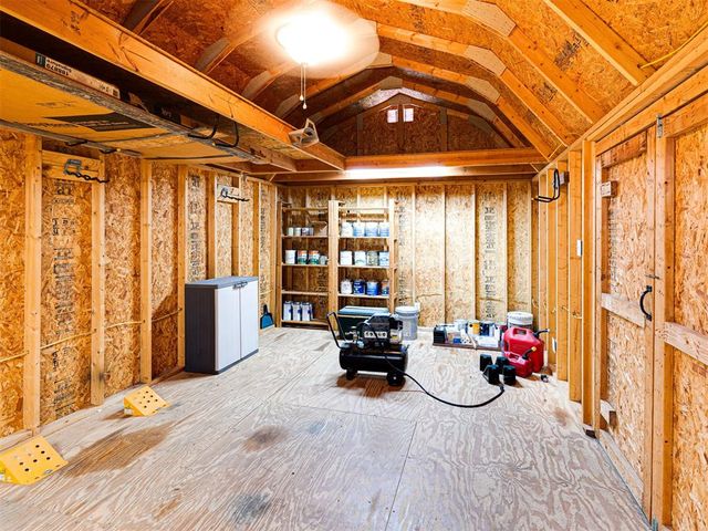 8911 N Hope Lane, Yukon, OK 73099