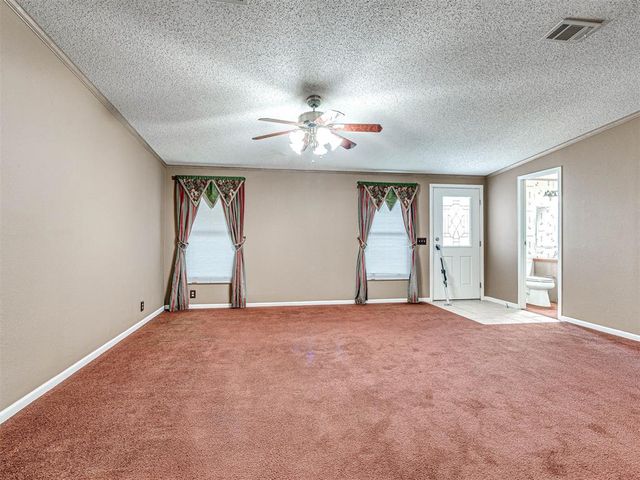 8911 N Hope Lane, Yukon, OK 73099