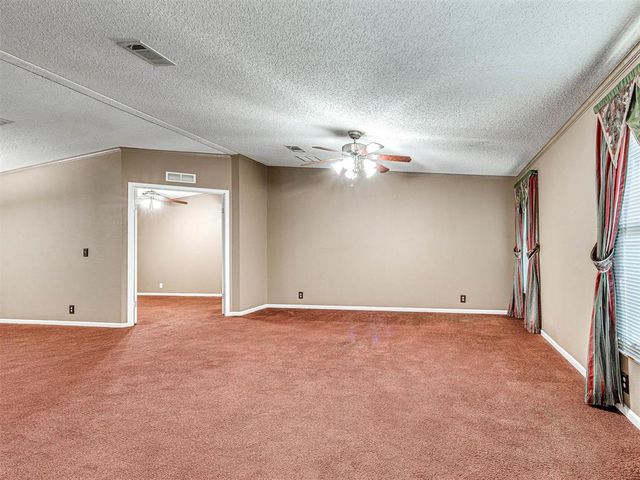 8911 N Hope Lane, Yukon, OK 73099