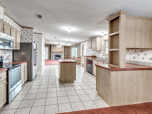8911 N Hope Lane, Yukon, OK 73099