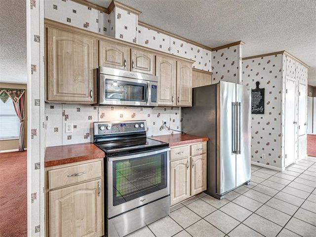 8911 N Hope Lane, Yukon, OK 73099