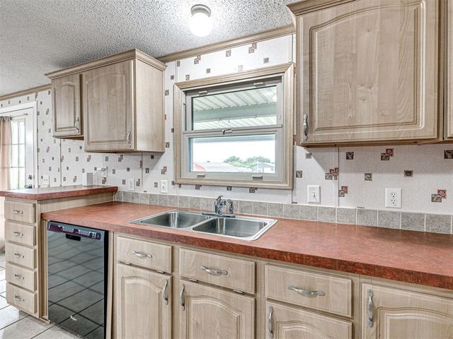 8911 N Hope Lane, Yukon, OK 73099