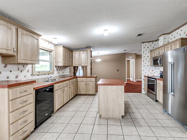 8911 N Hope Lane, Yukon, OK 73099