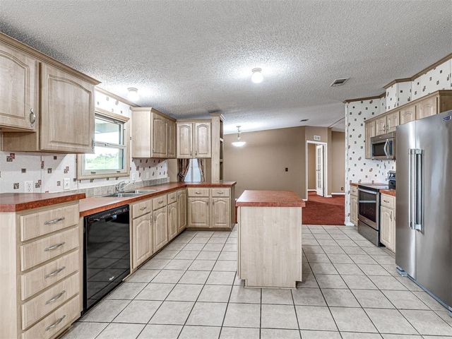 8911 N Hope Lane, Yukon, OK 73099
