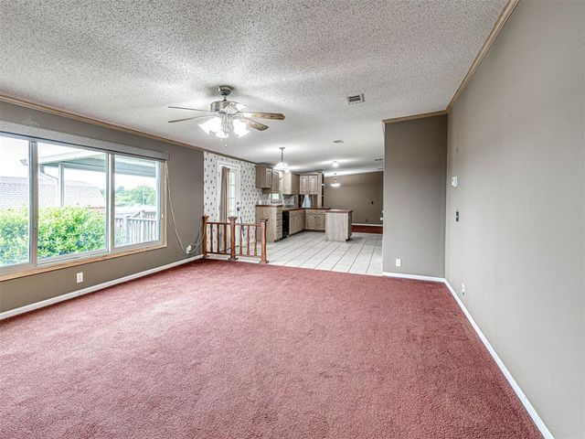 8911 N Hope Lane, Yukon, OK 73099