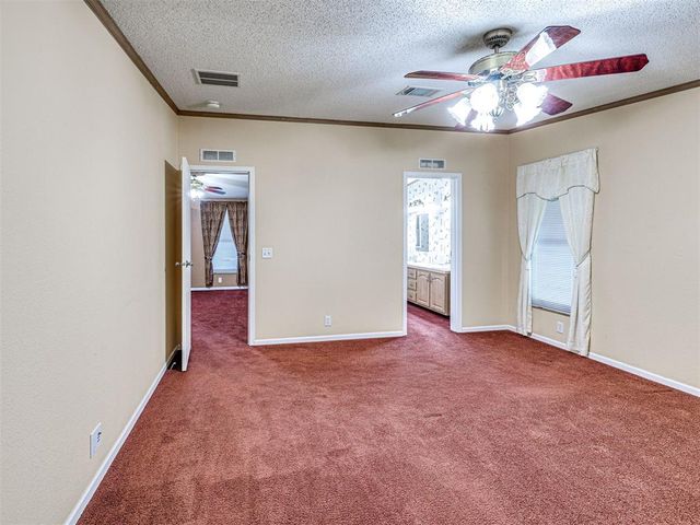 8911 N Hope Lane, Yukon, OK 73099