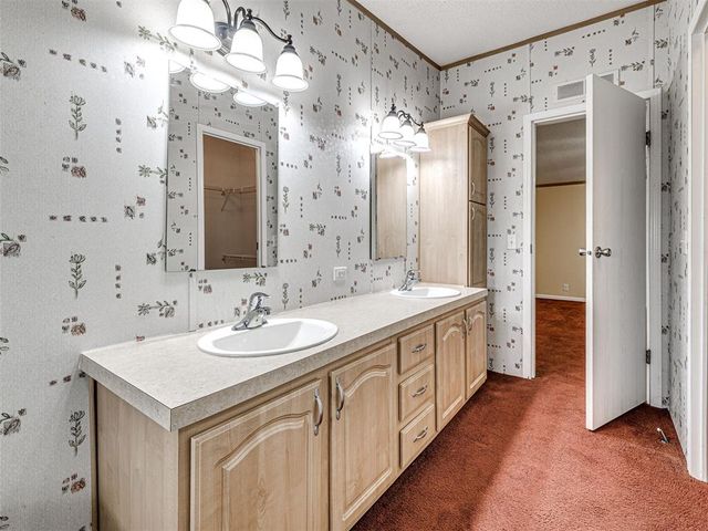8911 N Hope Lane, Yukon, OK 73099