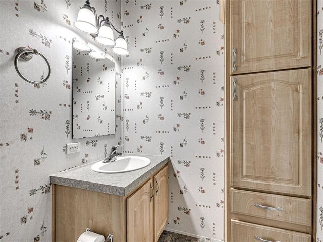 8911 N Hope Lane, Yukon, OK 73099