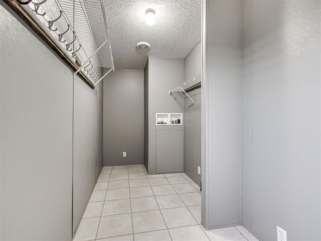 8911 N Hope Lane, Yukon, OK 73099