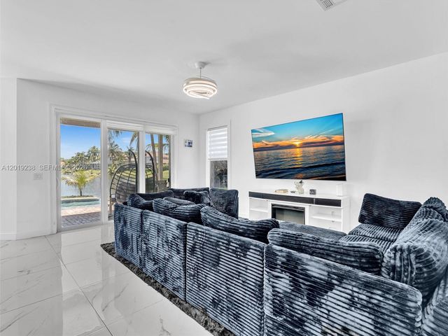18442 NW 12th St, Pembroke Pines, FL 33029