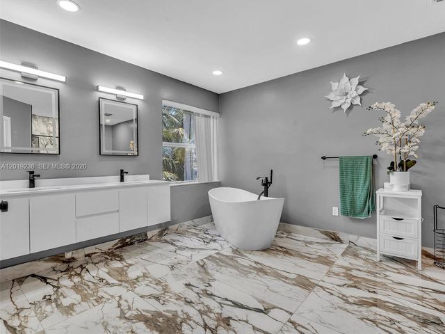 18442 NW 12th St, Pembroke Pines, FL 33029
